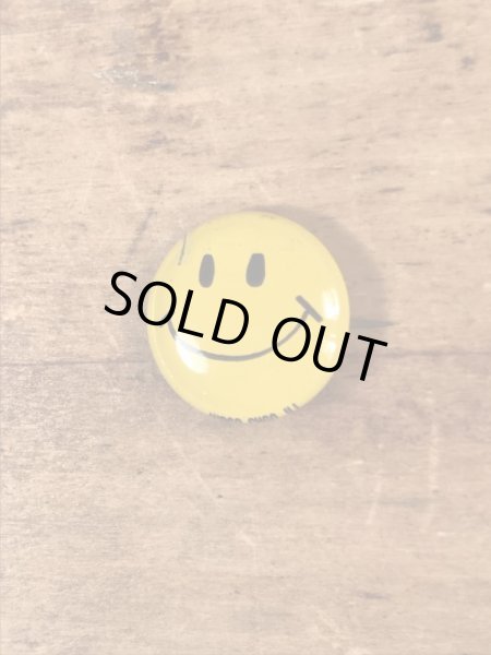 スマイルフェイスのブリキ製のヴィンテージ缶バッチ