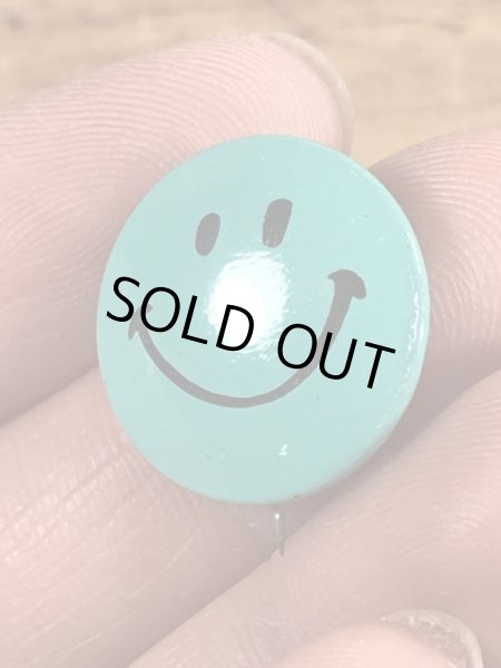 スマイルフェイスのブリキ製のヴィンテージ缶バッチ