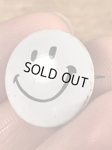 スマイルフェイスのブリキ製のヴィンテージ缶バッチ