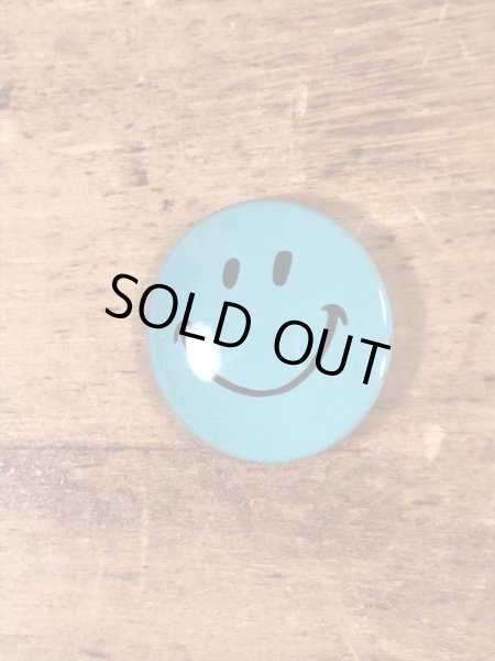 スマイルフェイスのブリキ製のヴィンテージ缶バッチ