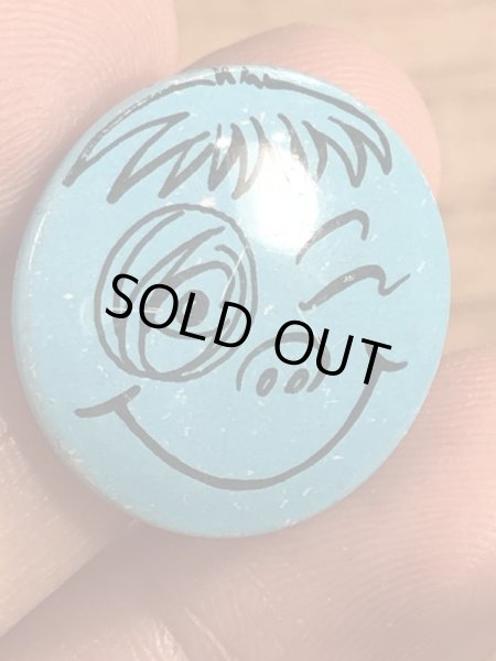 Creative House社製のスマイルのビンテージ缶バッジ