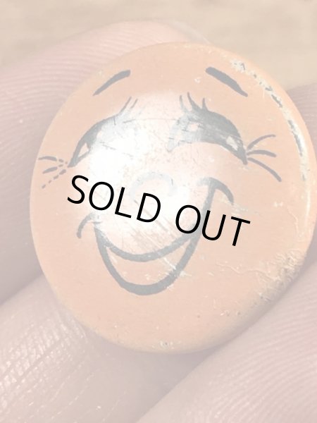 Creative House社製のスマイルフェイスのヴィンテージ缶バッチ