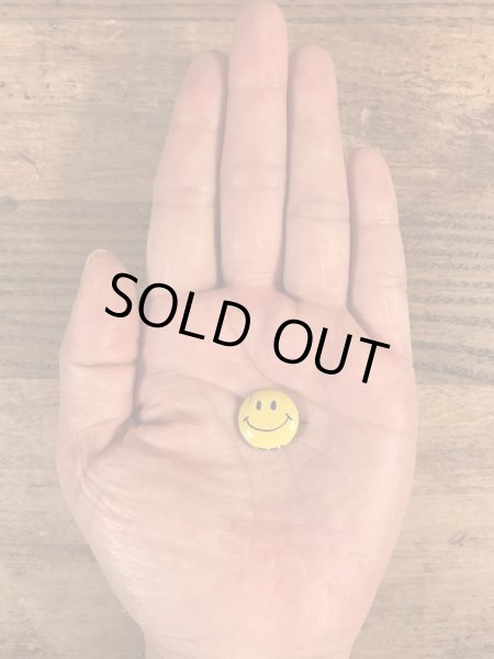 スマイルの顔が描かれたビンテージ缶バッジ