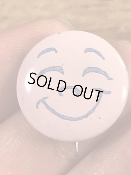 Creative House社製のスマイルのビンテージ缶バッジ