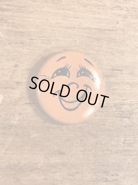 Creative House社製のスマイルのビンテージ缶バッジ