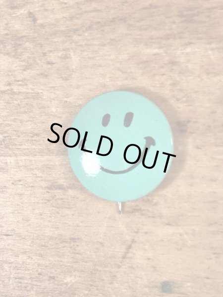 スマイルフェイスのブリキ製のヴィンテージ缶バッチ