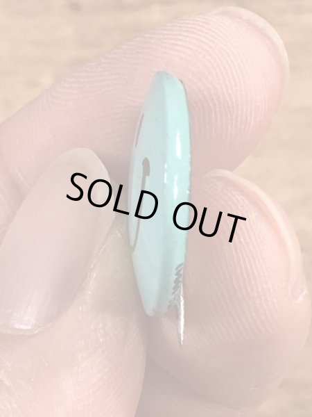 スマイルの顔が描かれたビンテージ缶バッジ