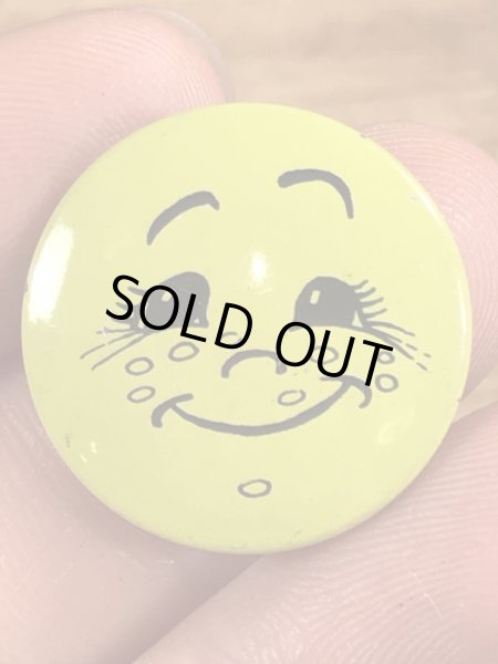 Creative House社製のスマイルのビンテージ缶バッジ