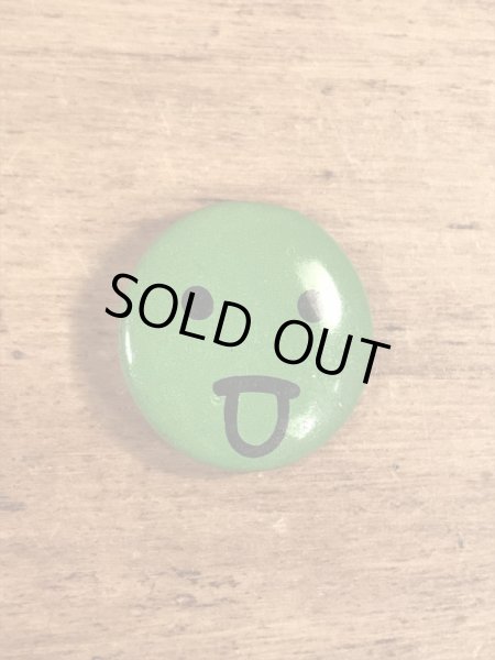 あっかんべーをしている顔のビンテージ缶バッジ