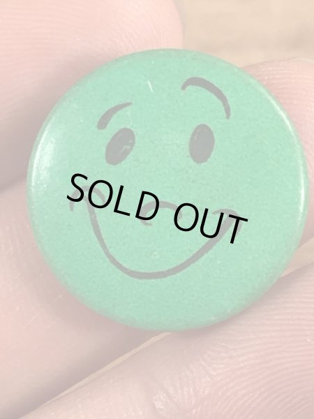 Creative House社製のスマイルのビンテージ缶バッジ