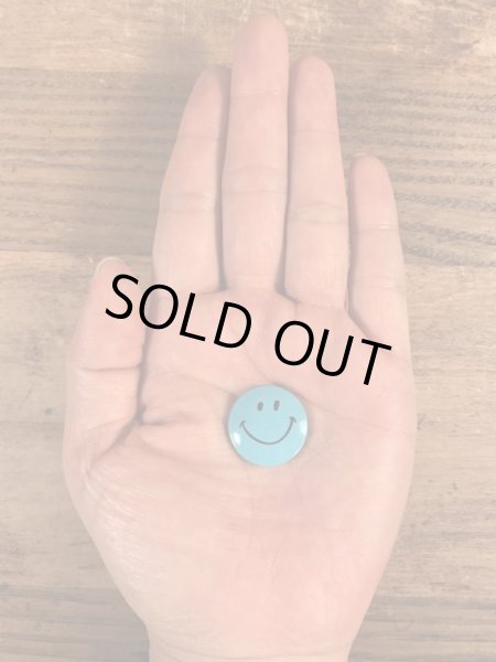 スマイルの顔が描かれたビンテージ缶バッジ