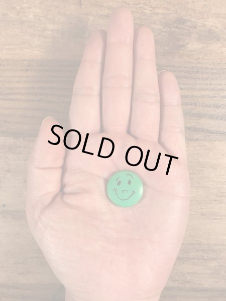 Creative House社製のスマイルのビンテージ缶バッジ