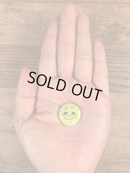 Creative House社製のスマイルのビンテージ缶バッジ