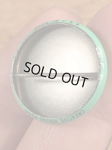 Creative House社製のスマイルのビンテージ缶バッジ