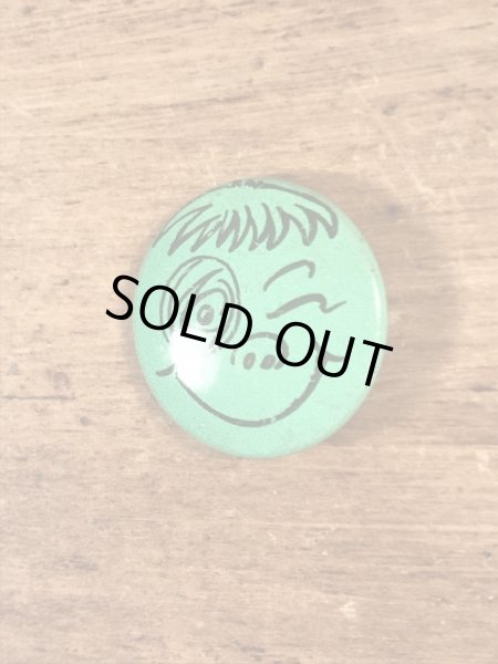 Creative House社製のスマイルフェイスのヴィンテージ缶バッチ