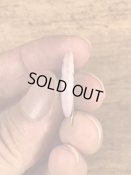 Creative House社製のスマイルのビンテージ缶バッジ