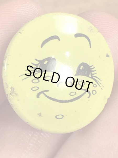 Creative House社製のスマイルのビンテージ缶バッジ