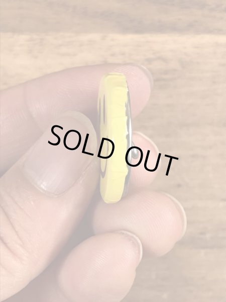 スマイルの顔が描かれたビンテージ缶バッジ