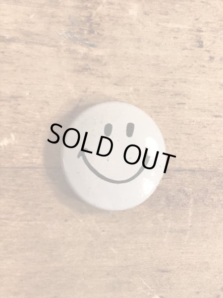 スマイルの顔が描かれたビンテージ缶バッジ