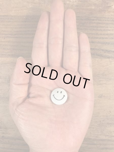 スマイルの顔が描かれたビンテージ缶バッジ