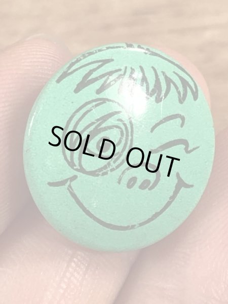 Creative House社製のスマイルのビンテージ缶バッジ