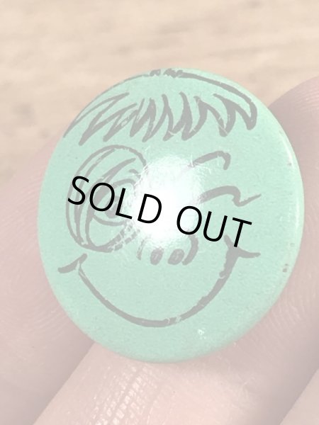 Creative House社製のスマイルフェイスのヴィンテージ缶バッチ