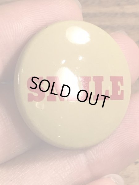 70年代〜頃のスマイルの文字が書かれたビンテージ缶バッジ