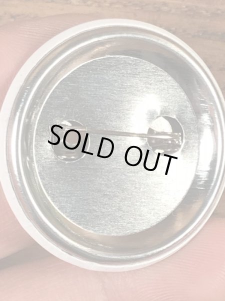 目がクローバーになったスマイルフェイスのヴィンテージ缶バッチ