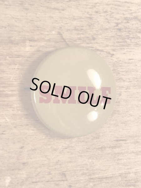 70年代〜頃のスマイルの文字が書かれたビンテージ缶バッジ