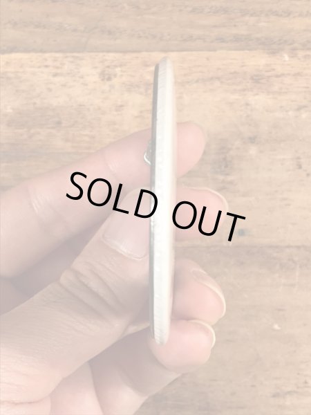 70年代〜頃のハットを被ったスマイルのビンテージ缶バッジ