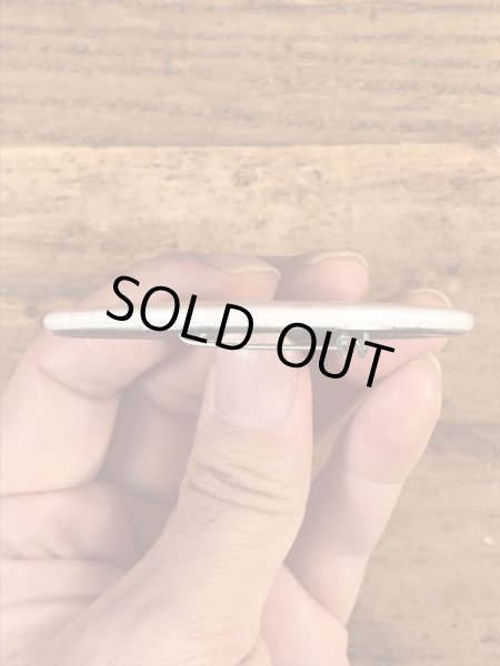 70年代〜頃のハットを被ったスマイルフェイスのヴィンテージ缶バッチ