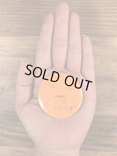 70年代〜頃のShitが描かれたビンテージ缶バッジ