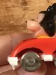 ディズニーのミッキーマウスのヴィンテージの車のおもちゃ