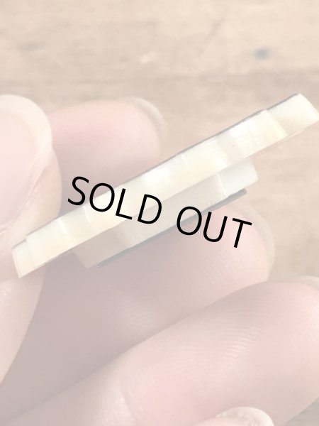 プラスチック製のフクロウのヴィンテージマグネット