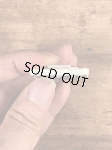 プラスチック製のフクロウのヴィンテージマグネット