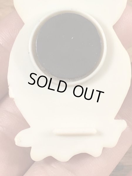 プラスチック製のフクロウのヴィンテージマグネット