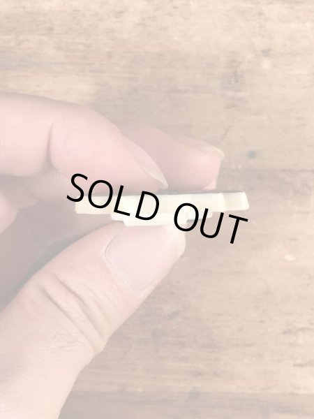 プラスチック製のフクロウのヴィンテージマグネット