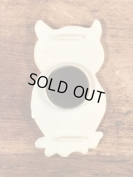 プラスチック製のフクロウのヴィンテージマグネット