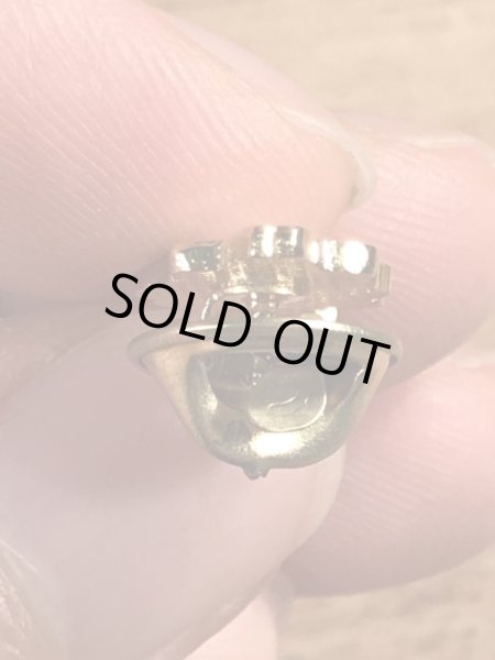 80年代頃のピンクパンサーのクルーゾー警部のビンテージピンバッチ