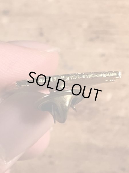 80年代頃のルーニーテューンズのバッグスバニーのビンテージピンバッジ