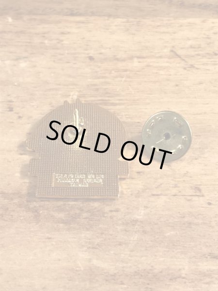 80年代頃のルーニーテューンズのバッグスバニーのビンテージピンバッジ