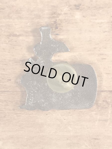 80年代頃の樽を持ったキャラクターのヴィンテージピンズ