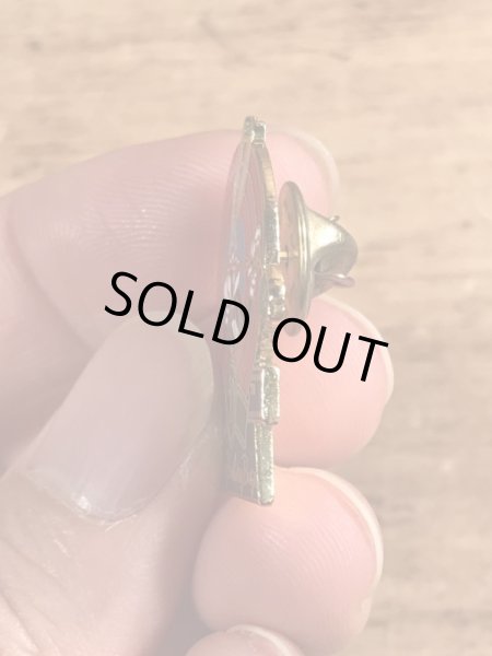 80年代頃のルーニーテューンズのバッグスバニーのビンテージピンバッジ