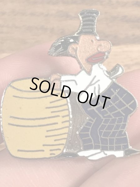 80年代頃の樽を持ったキャラクターのヴィンテージピンズ