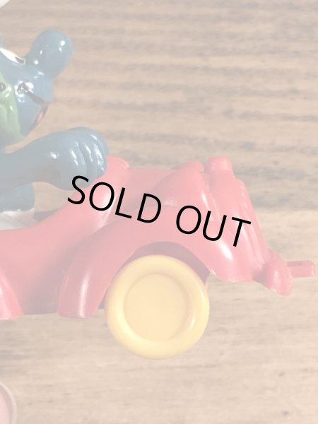 オープンカーに乗ったスーパースマーフのヴィンテージPVCフィギュア