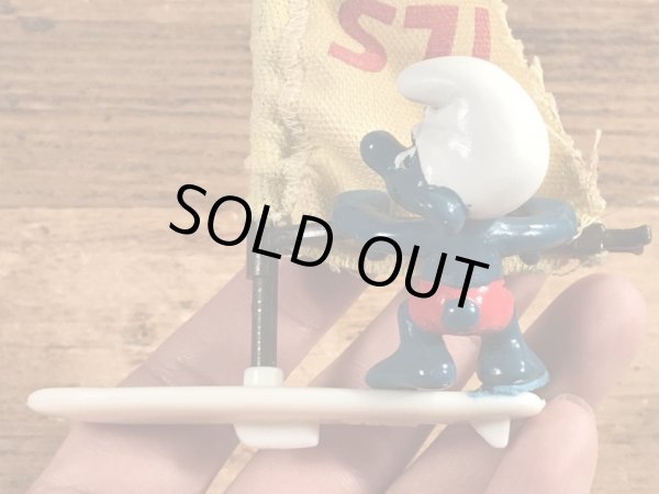 ヨットに乗ったスーパースマーフのヴィンテージPVCフィギュア