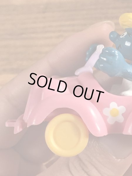 オープンカーに乗ったスマーフェットのヴィンテージPVCフィギュア