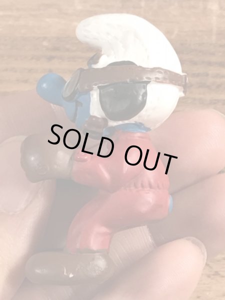 レーシングカーに乗ったスーパースマーフのヴィンテージPVCフィギュア