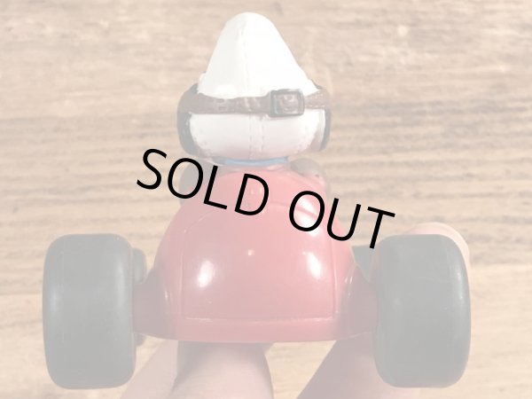 レーシングカーに乗ったスーパースマーフのヴィンテージPVCフィギュア