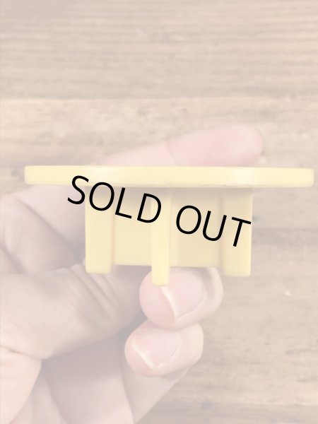 80年代頃のフィッシャープライス社製のテーブルとベンチ